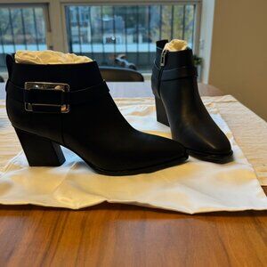 Authentic Roger Vivier Ankle Boots (never worn)